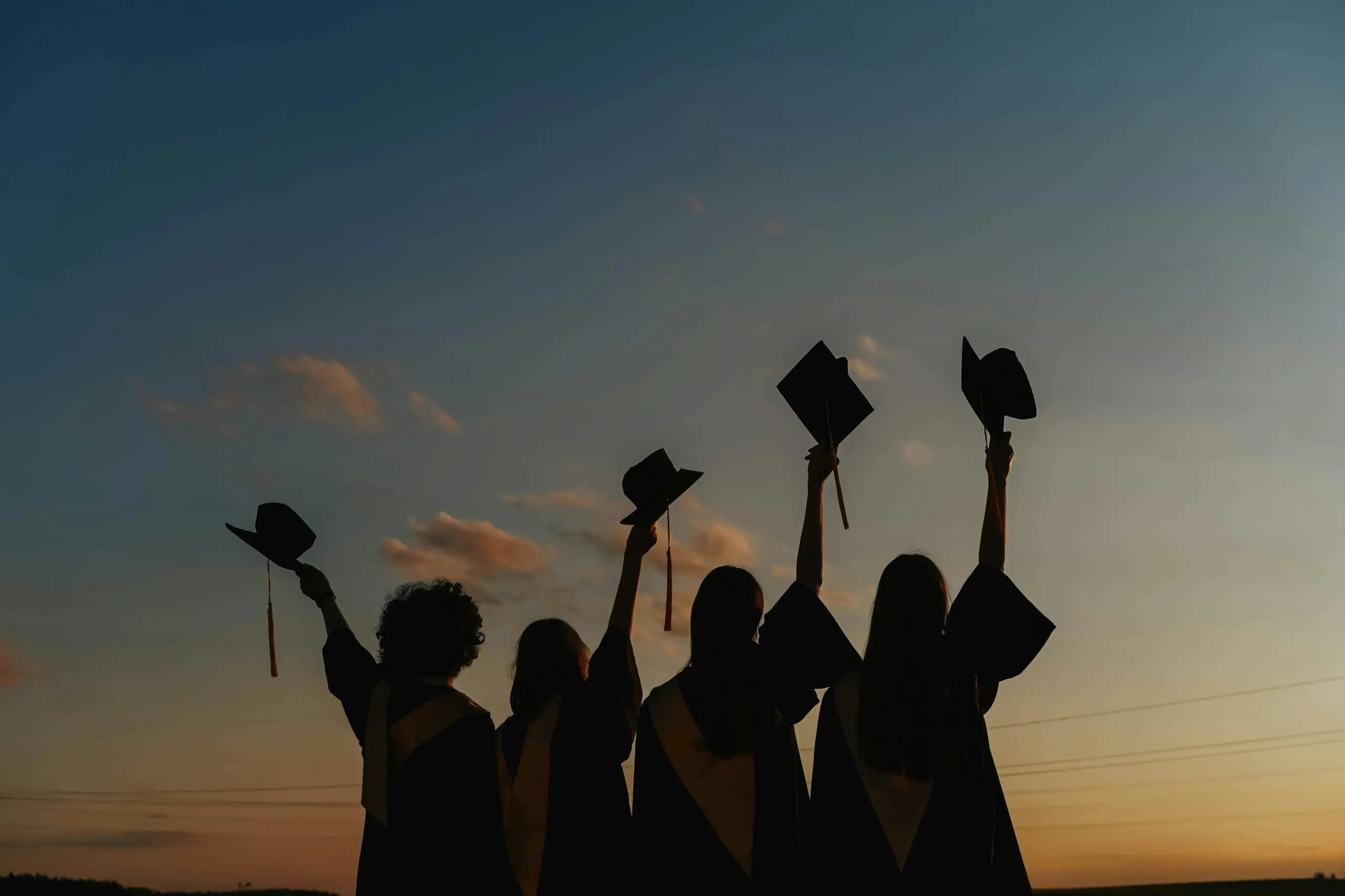 Comprar Diploma: Entenda os Riscos, a Validade e os Caminhos Legais para se Qualificar